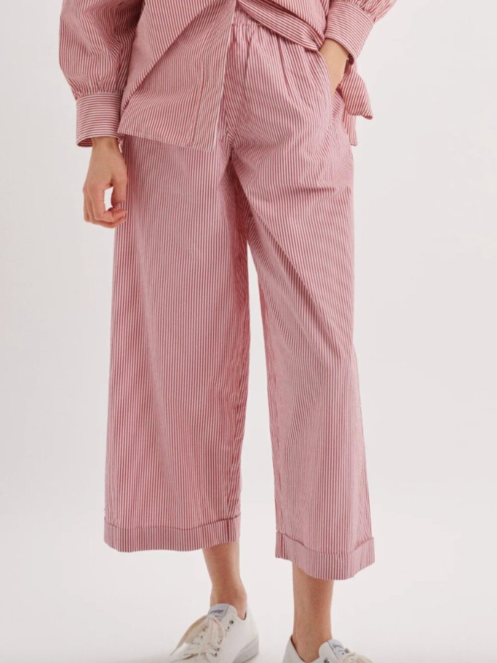 Suzie Kondi red pinstripe wide leg pants cropped size SMALL
